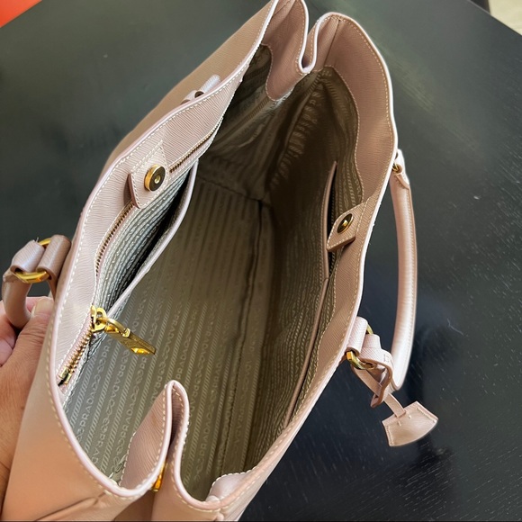 PRADA GALLERIA Saffiano Large bag in powder pink (SOLD) - Picture 6 of 12